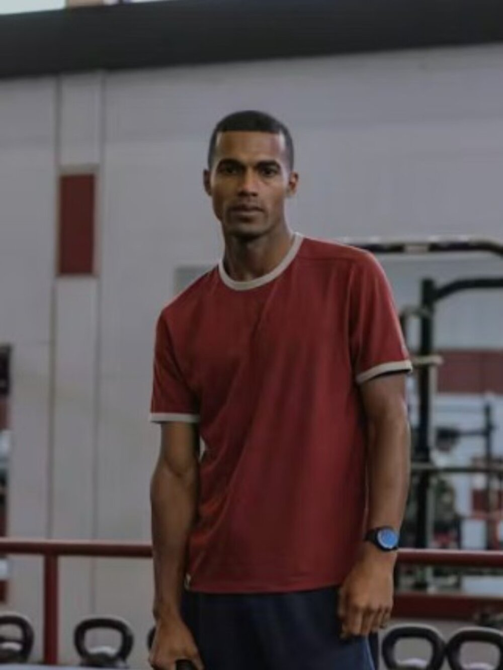 Tracksmith Fieldhouse Tee in Syrah/Wheat. Size L